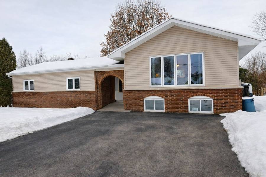 36 Nichols ST, Callander, ON P0H 1H0