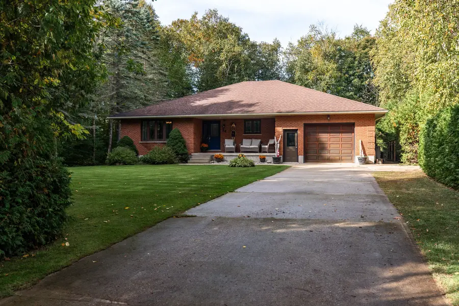 34 Southampton Pkwy, South Bruce Peninsula, ON N0H 2G0