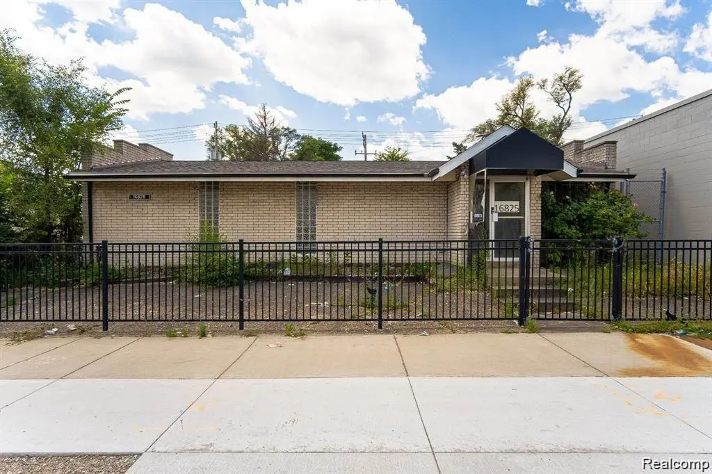 16825 W Warren AVE, Detroit, MI 48228