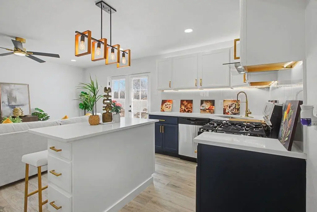 806 Laguna Drive, Garland, TX 75043