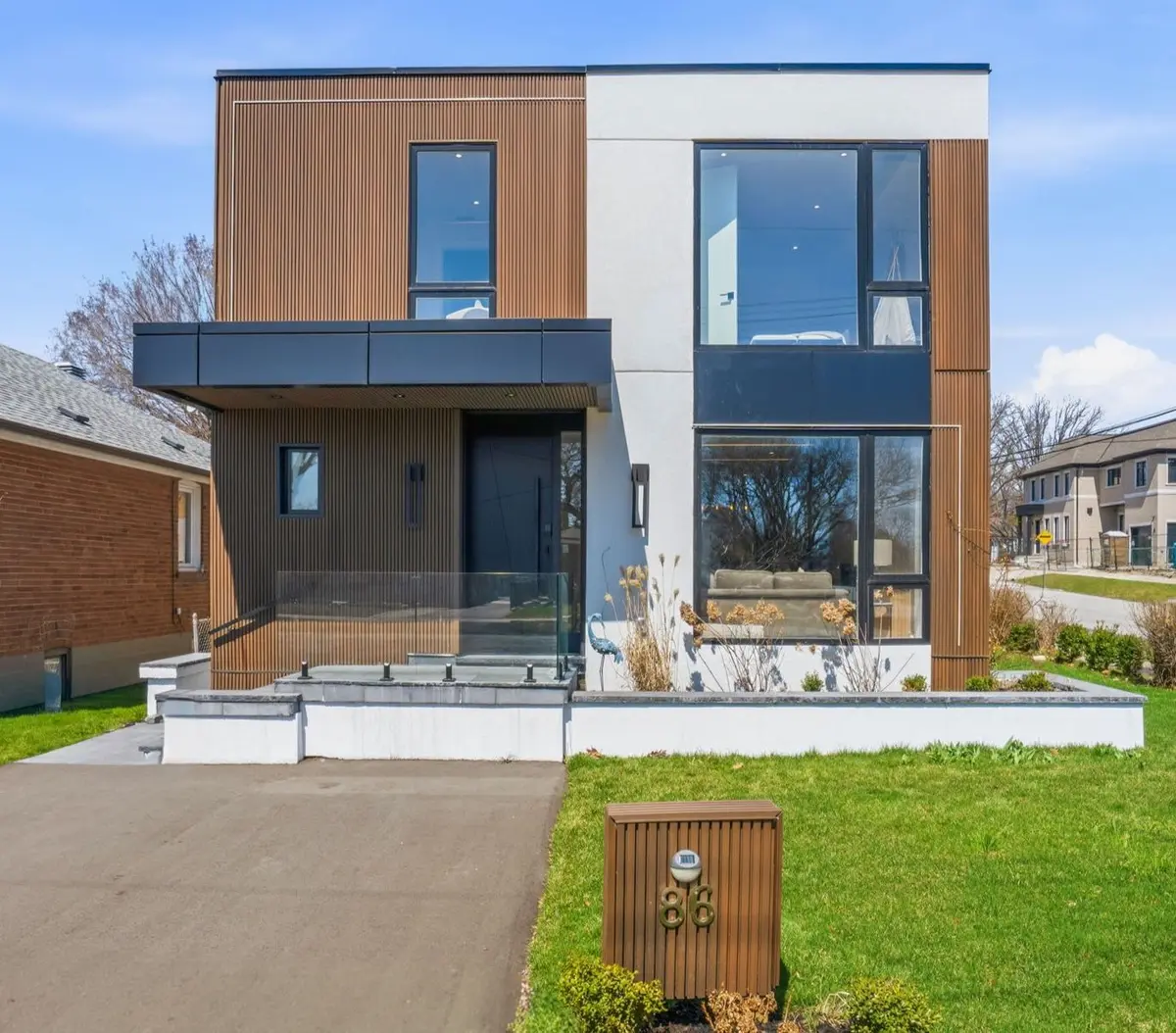 86 Edgecroft RD, Toronto W07, ON M8Z 2C3