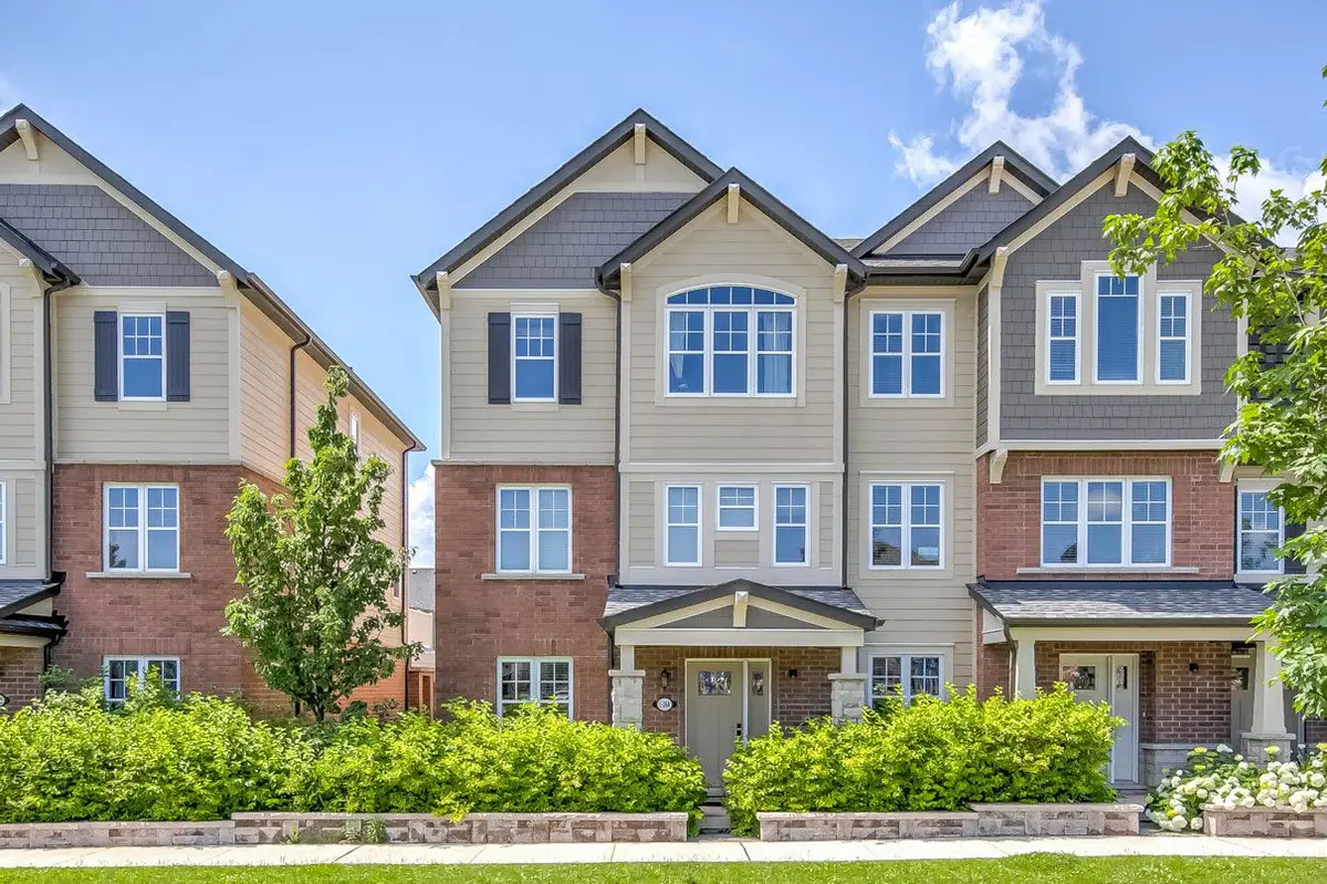 264 Sarah Cline DR #5, Oakville, ON L6M 0V4