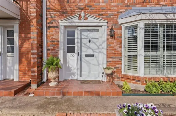 1109 Roaring Springs Road #1109, Fort Worth, TX 76114