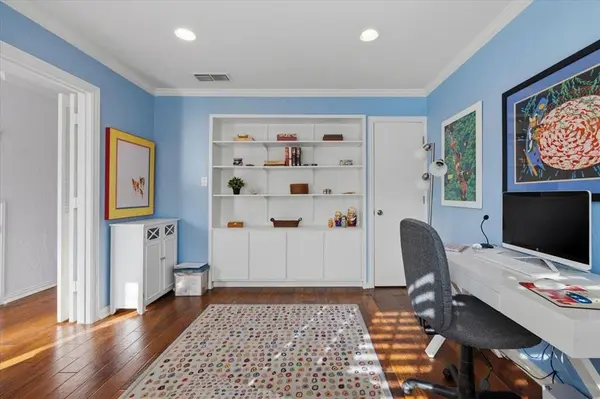 1109 Roaring Springs Road #1109, Fort Worth, TX 76114