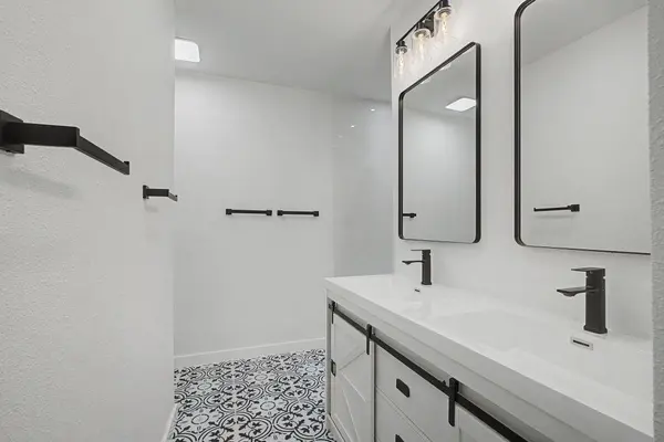 806 Laguna Drive, Garland, TX 75043