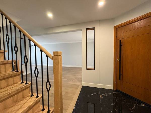 4 Mendys Forest(Main) N/A, Aurora, ON L4G 5A3