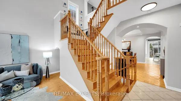 11 Crew CRES, Vaughan, ON L6A 3E9