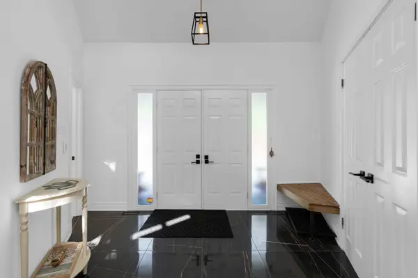 23 Country club LN, Oro-medonte, ON L4M 4Y8