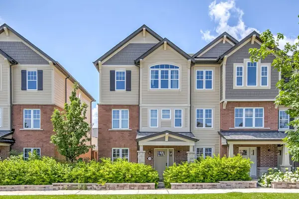 264 Sarah Cline DR #5, Oakville, ON L6M 0V4