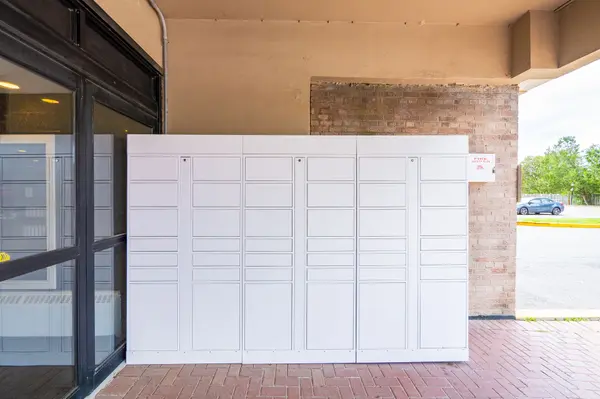 3390 Weston RD #902, Toronto W05, ON M9M 2X3