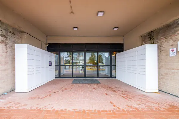 3390 Weston RD #902, Toronto W05, ON M9M 2X3