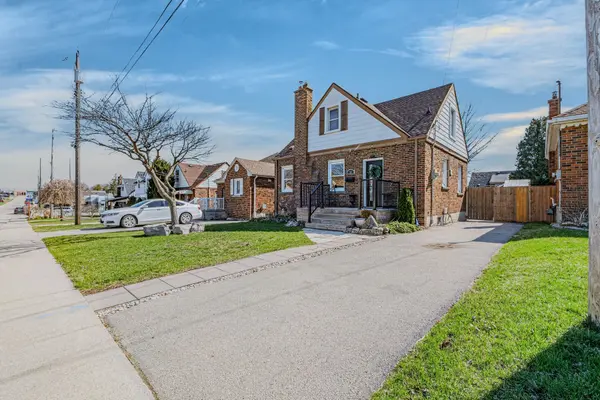 43 Woodbridge RD, Hamilton, ON L8K 3C8