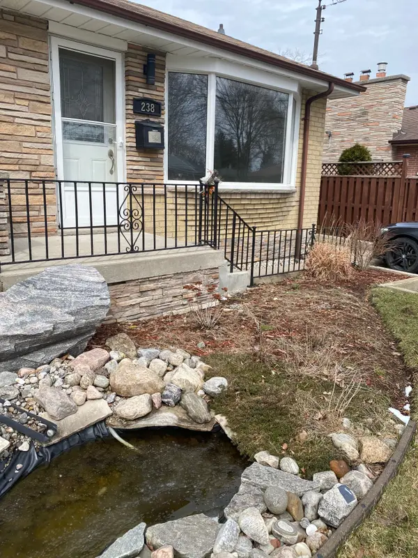 238 Burnside DR, London East, ON N5V 1B9