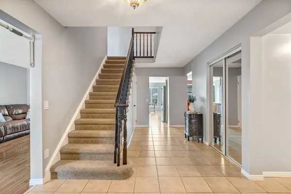 70 Strawberry DR, Hamilton, ON L8E 4R4