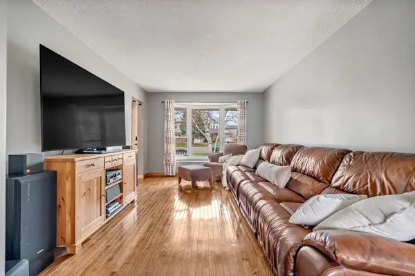 70 Strawberry DR, Hamilton, ON L8E 4R4