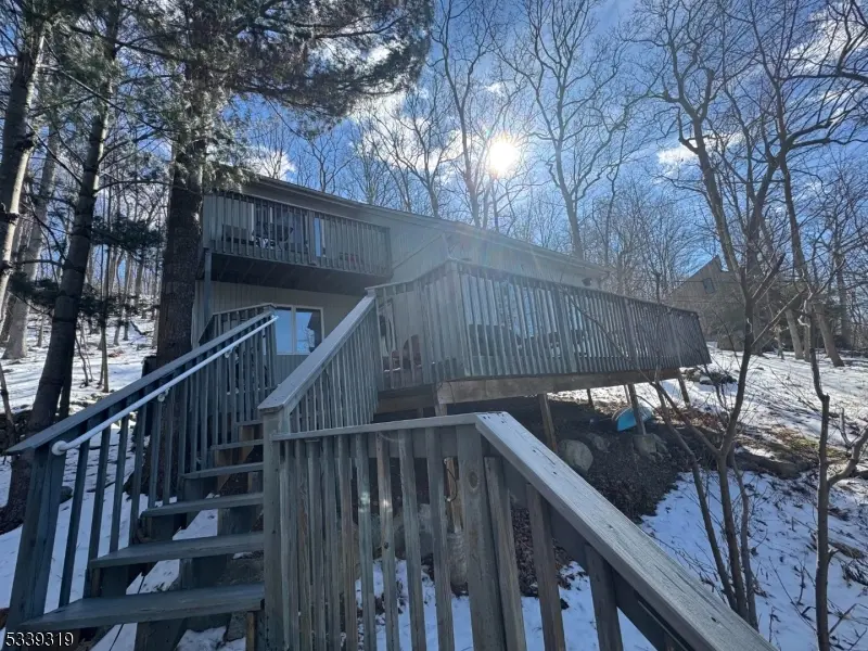 364 Skyline Lake Dr, Ringwood Boro, NJ 07456