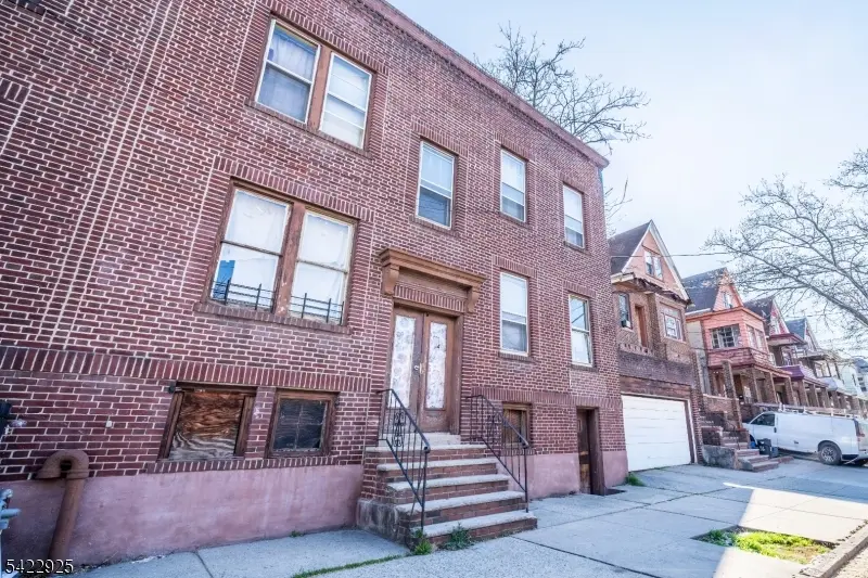 64 Wade St, Jersey City, NJ 07305