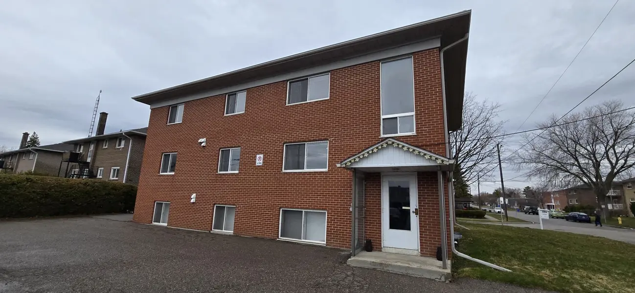 303 Frontenac AVE #1, Oshawa, ON L1J 2A7
