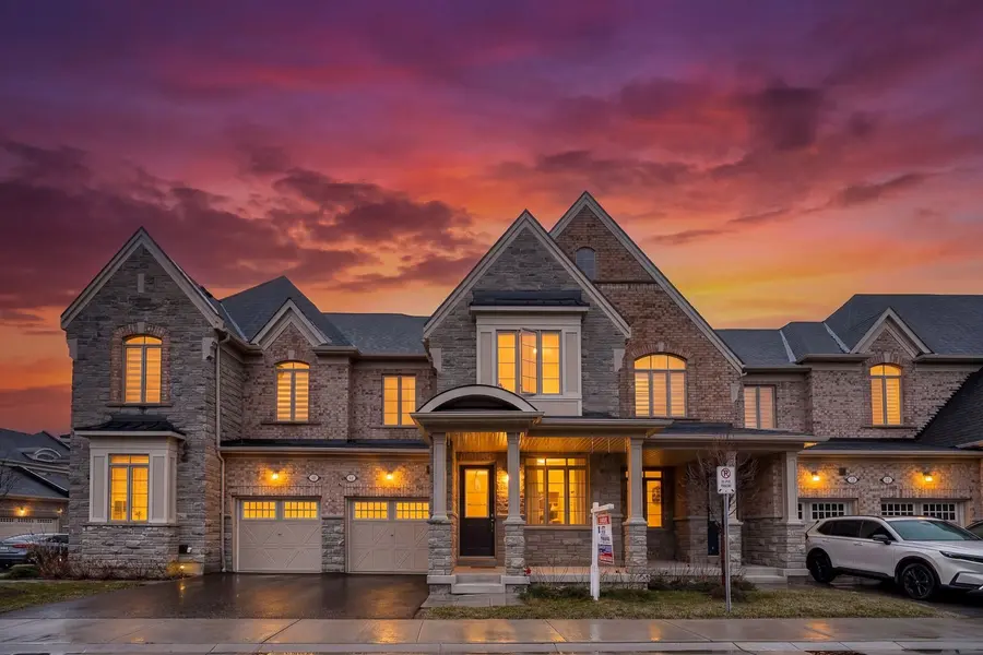 4 Hickling LN, Ajax, ON L1T 0N6