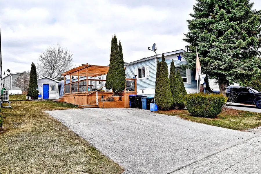 22 Sunrise CIR, Bradford West Gwillimbury, ON L3Z 3W9
