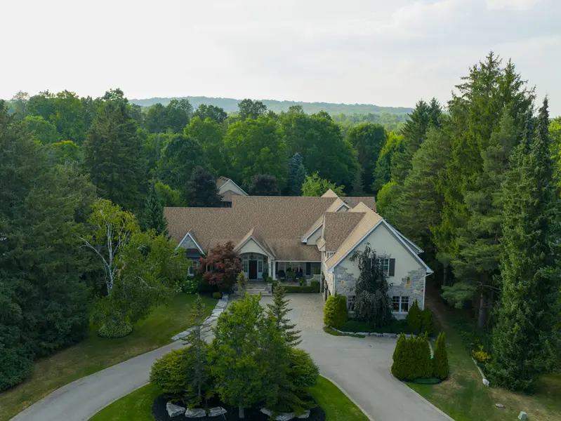 84 Kennedy RD, Caledon, ON L7C 2A7