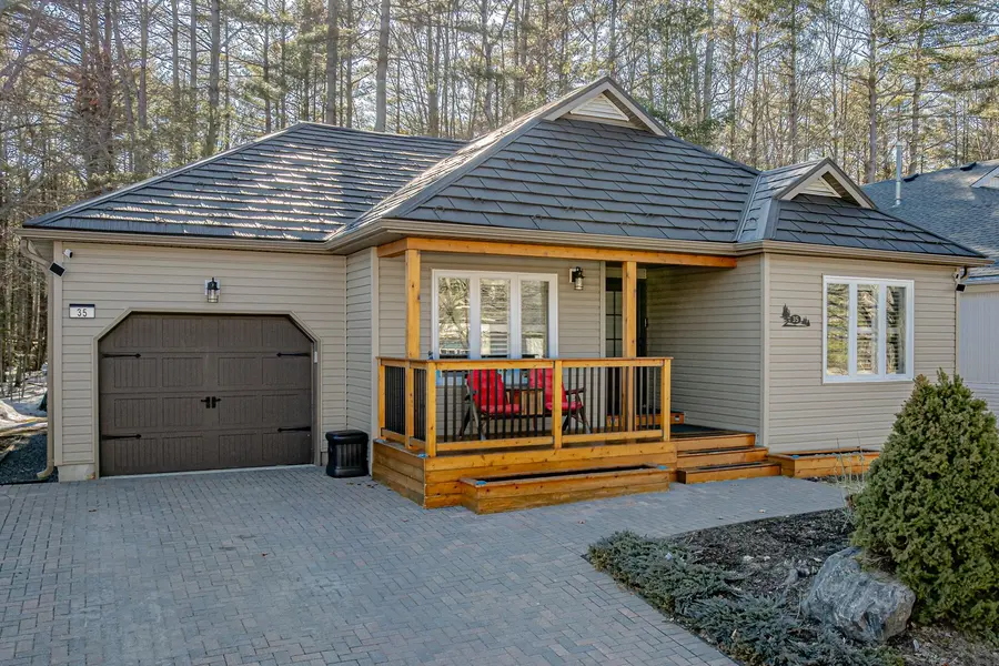 35 Pineridge Gate, Gravenhurst, ON P1P 1Y4