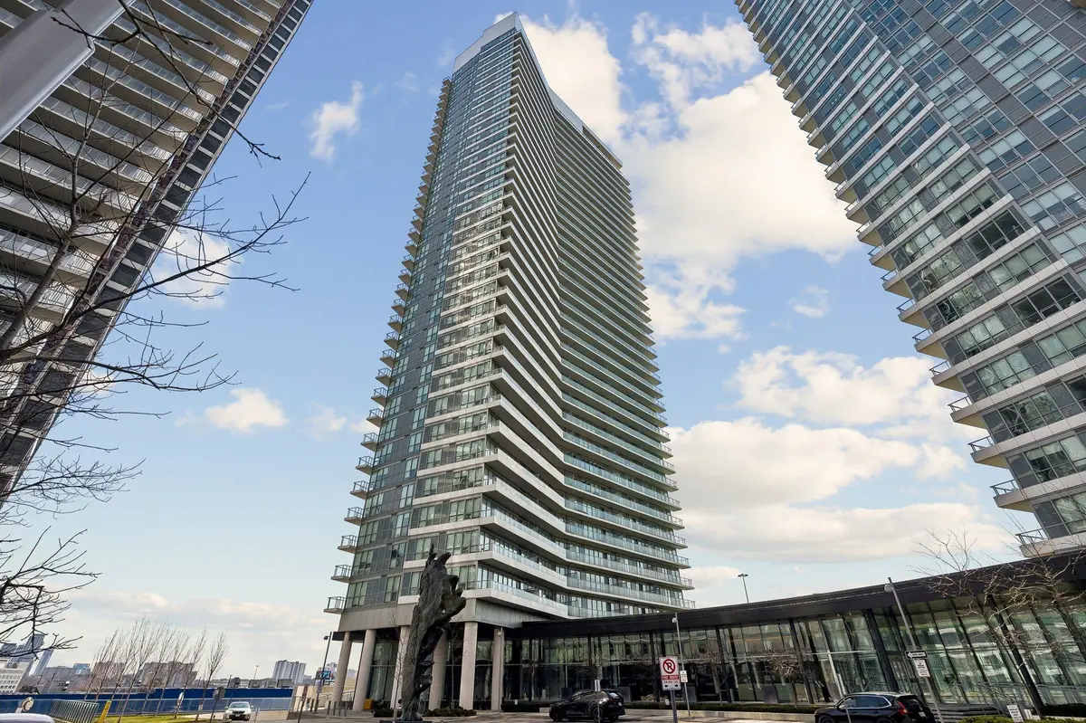 117 McMahon DR #910, Toronto C15, ON M2K 0E4