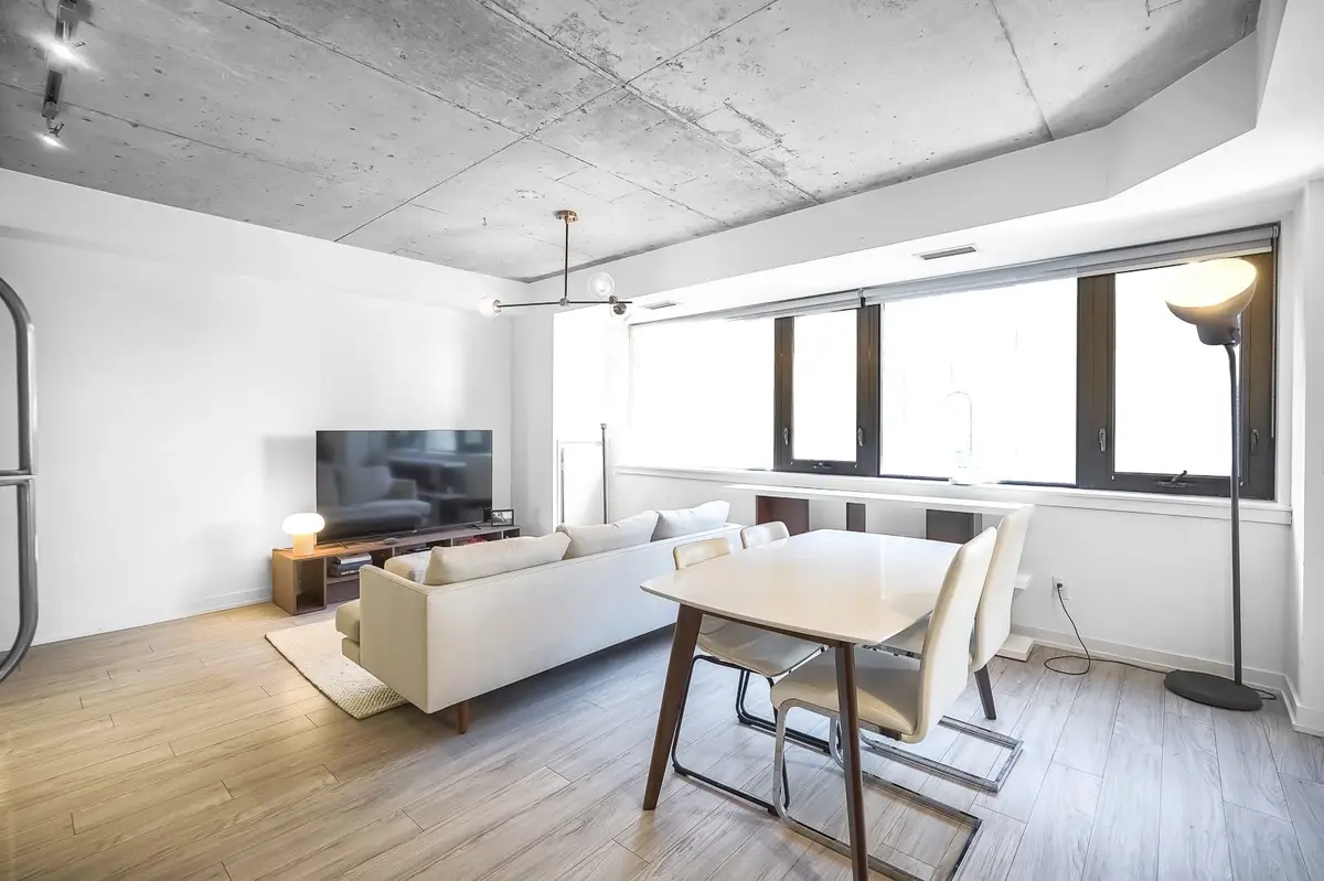 400 Wellington ST W #302, Toronto C01, ON M5V 0B5