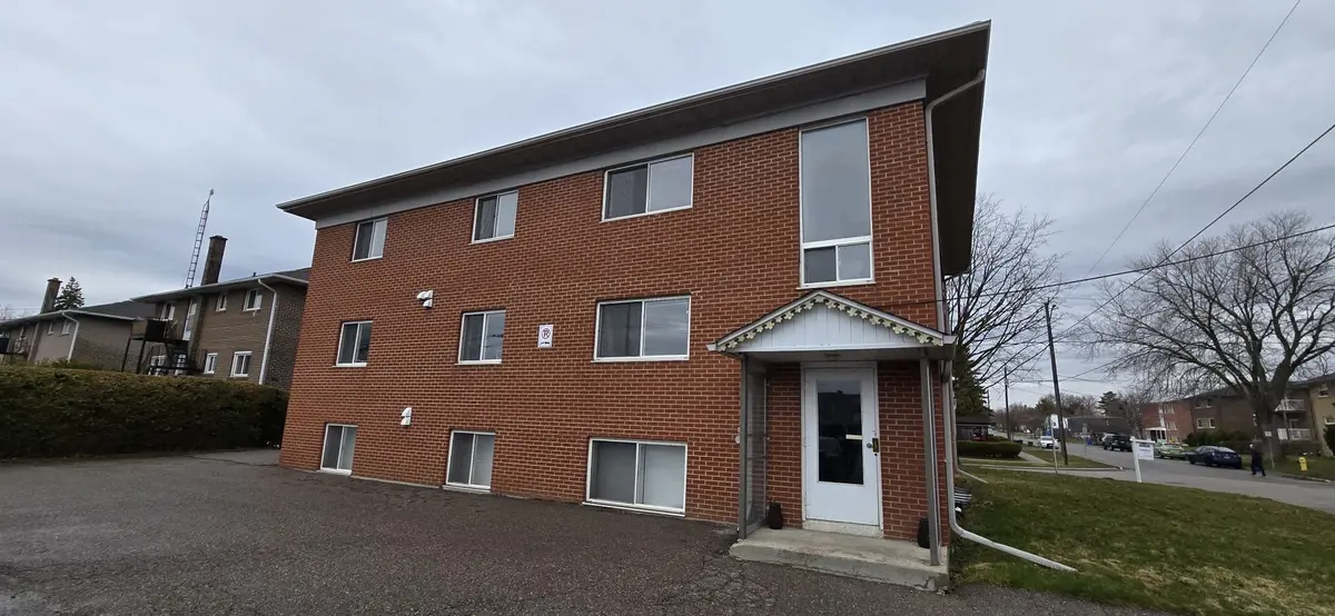 303 Frontenac AVE #1, Oshawa, ON L1J 2A7