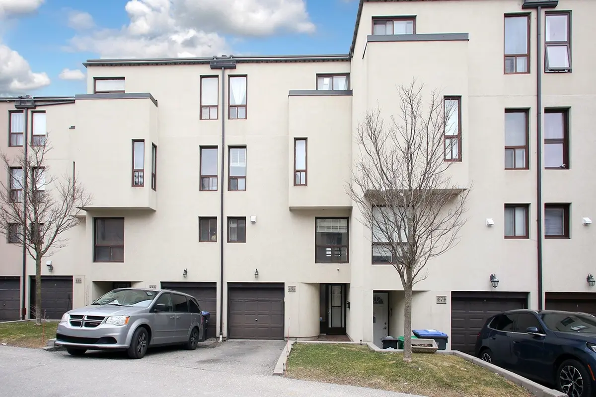 24 Reid DR #6, Mississauga, ON L5M 2A6