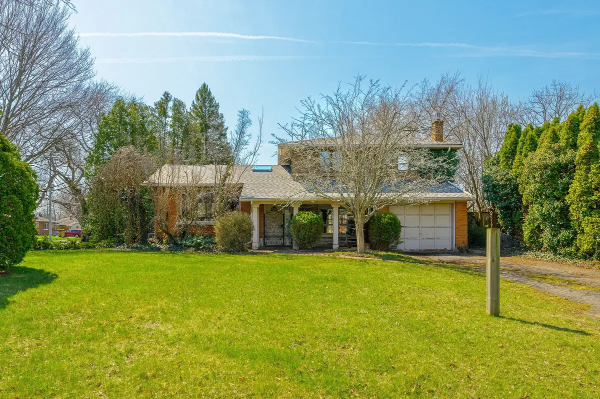 20 Old Coach RD, St. Catharines, ON L2N 2P3