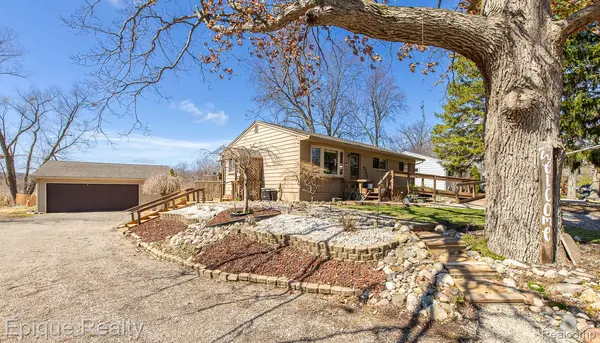 4040 Joslyn RD, Orion Charter Township, MI 48359