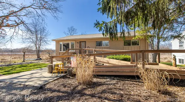 4040 Joslyn RD, Orion Charter Township, MI 48359