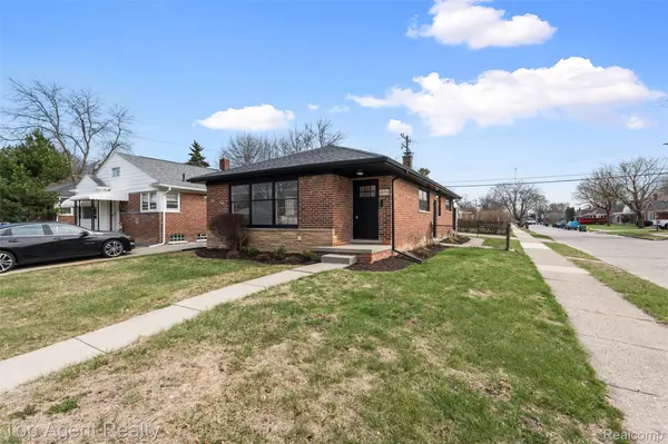 12751 Oak Park BLVD, Oak Park, MI 48237