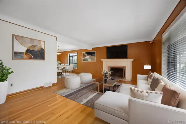 1101 Torrey RD, Grosse Pointe Woods, MI 48236