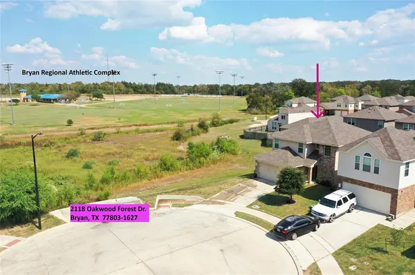 2118 Oakwood Forest Drive,  Bryan,  TX 77803