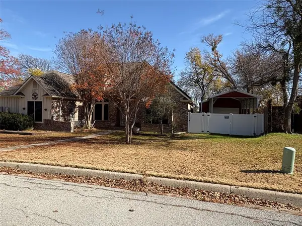 709 Timberview Court N, Fort Worth, TX 76112