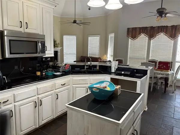 709 Timberview Court N, Fort Worth, TX 76112