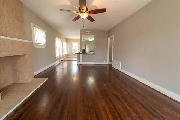 2226 W Rosedale Street S #100, Fort Worth, TX 76110