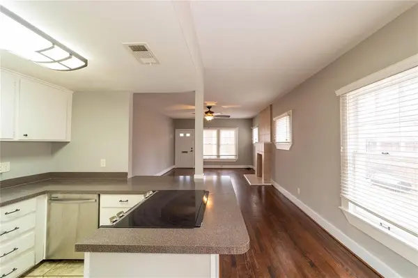 2226 W Rosedale Street S #100, Fort Worth, TX 76110