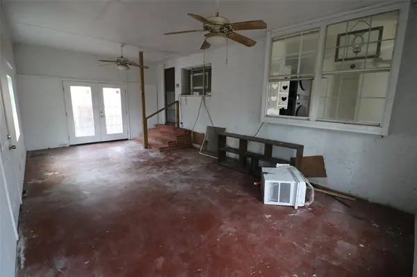 2332 Simpson Street, Paris, TX 75460