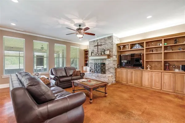 643 County Road 2255, Telephone, TX 75488