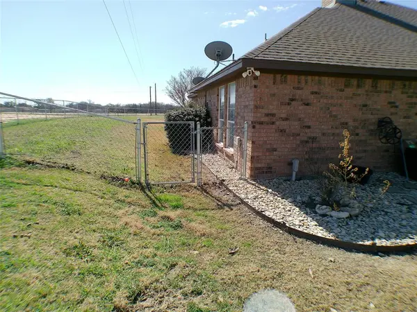 200 County Road 3170, Decatur, TX 76234
