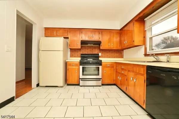 9 Davey St 2nd Floor, Bloomfield Twp., NJ 07003