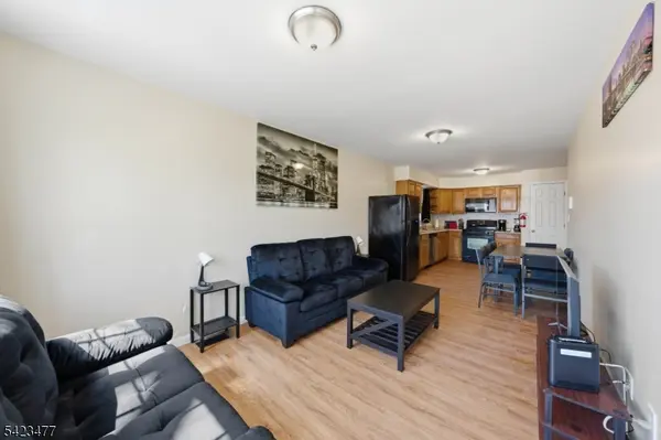 1049 Lafayette St #1, Elizabeth City, NJ 07201