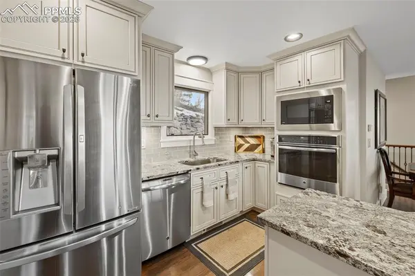 745 Scrub Oak RD, Manitou Springs, CO 80829