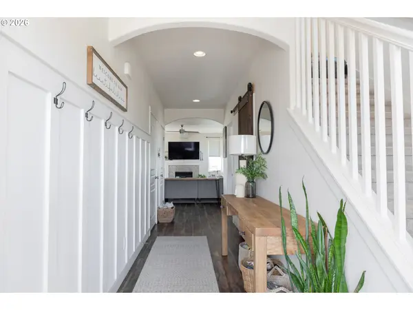 1816 W 4TH AVE, Junction City, OR 97448