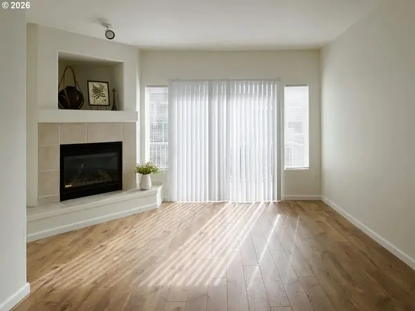 8790 SW 147TH TER #102, Beaverton, OR 97007