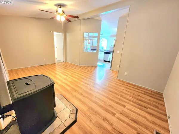 874 S MAIN ST, Canyonville, OR 97417