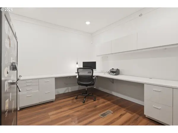 1528 SE HOLGATE BLVD, Portland, OR 97202